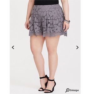 Soft Pink Floral Lace Shorts - BRAND NEW